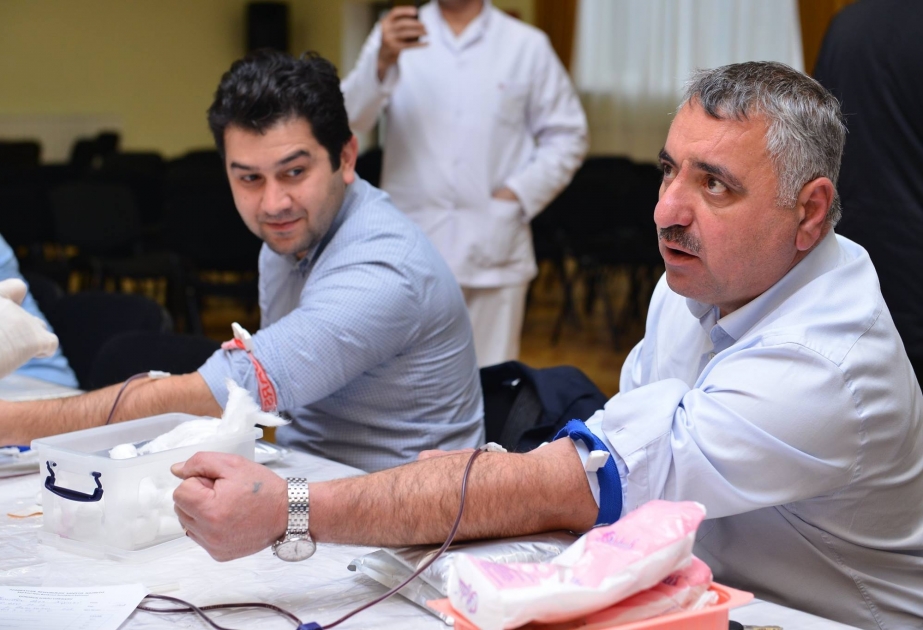 Sumqayıt kimyaçıları hemofiliya və talassemiyadan əziyyət çəkən uşaqlar üçün qan veriblər