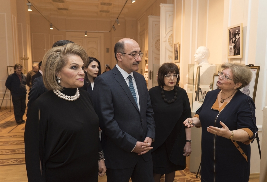 Elmi Bərpa Mərkəzinin əməkdaşlarına orden və medallar təqdim edilib