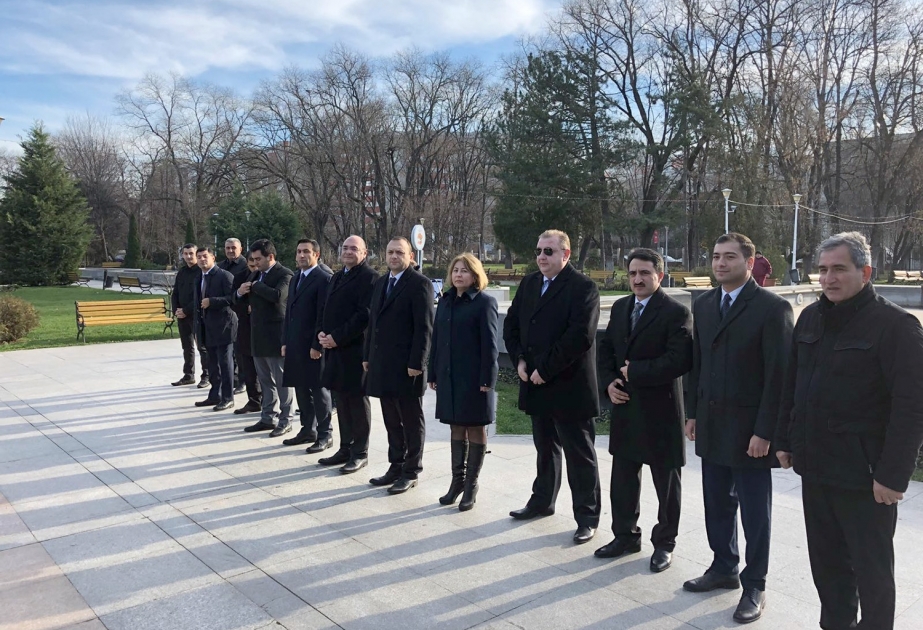 Ümummilli lider Heydər Əliyevin xatirəsi Buxarestdə anılıb