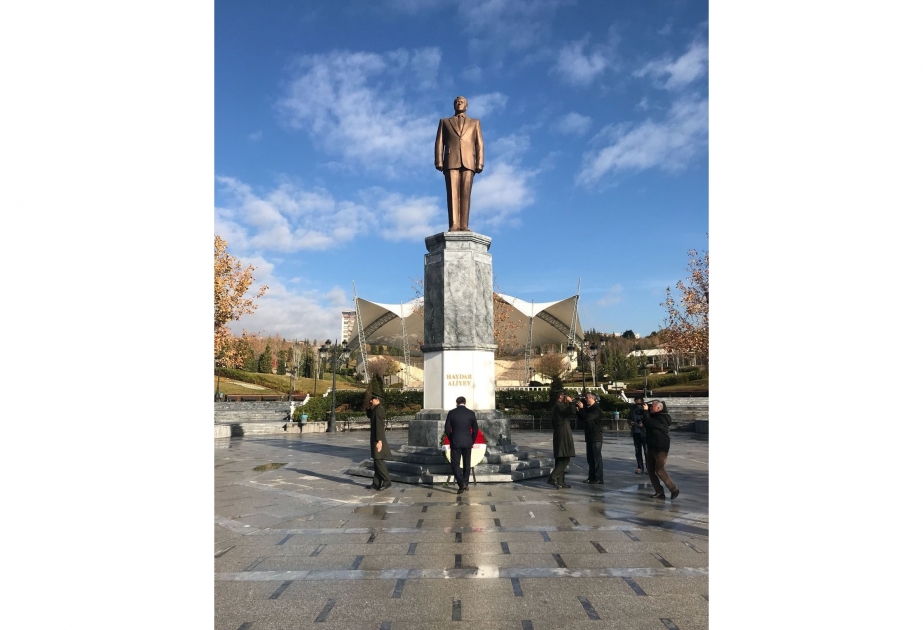 Ankarada Ulu Öndərin əziz xatirəsi ehtiramla yad olunub