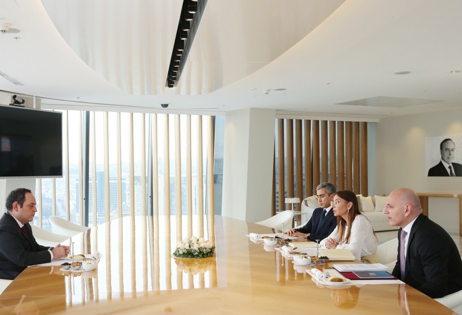 La première vice-présidente Mehriban Aliyeva a reçu le secrétaire général adjoint du BIE