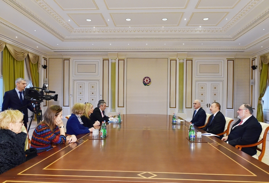 Staatspräsident Ilham Aliyev empfängt eine britische Delegation VIDEO
