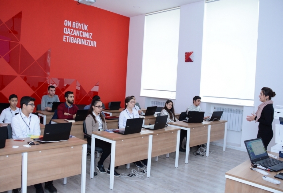 Успешно продолжается проект “Один день в UNEC”