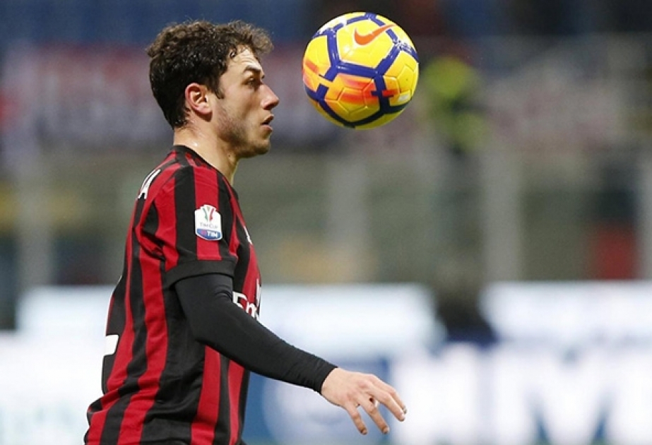 “Milan” klubu Davide Kalabriya ilə müqaviləni yeniləyib