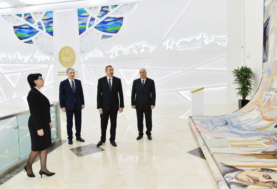 Le président Ilham Aliyev visite le Palais de la Culture «Kimyatchy» à Soumgaït VIDEO