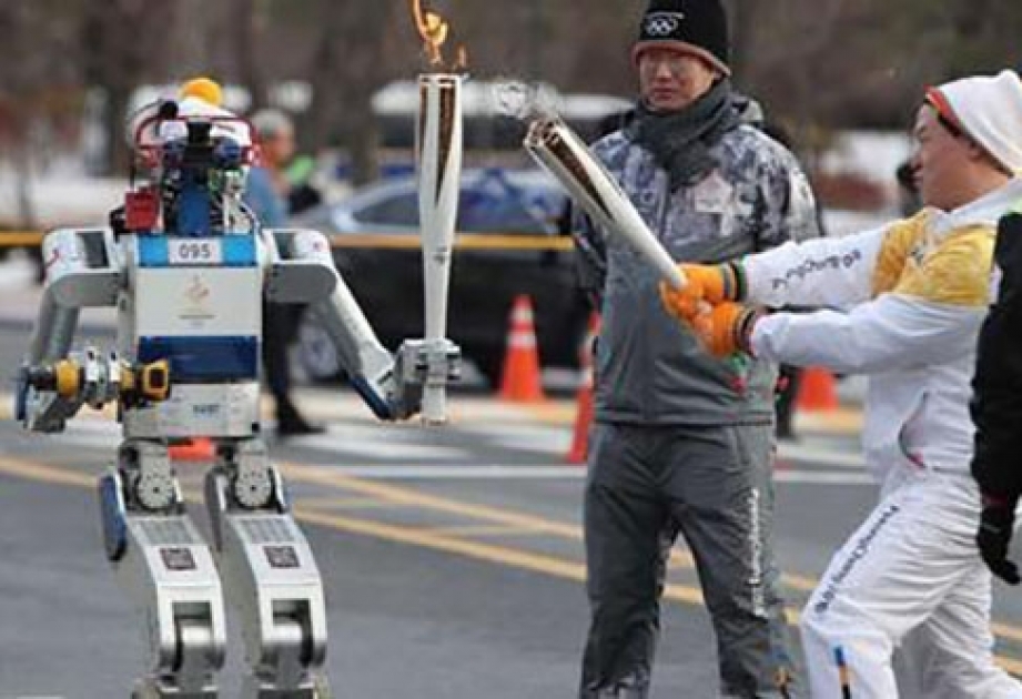 “HUBO” robotu Olimpiya məşəli estafetində iştirak edib
