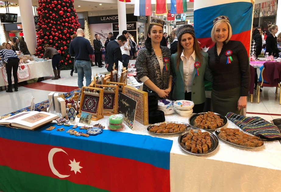 Azərbaycan stendi Monteneqroda “Milad xeyriyyə bazar”ında maraqla qarşılanıb