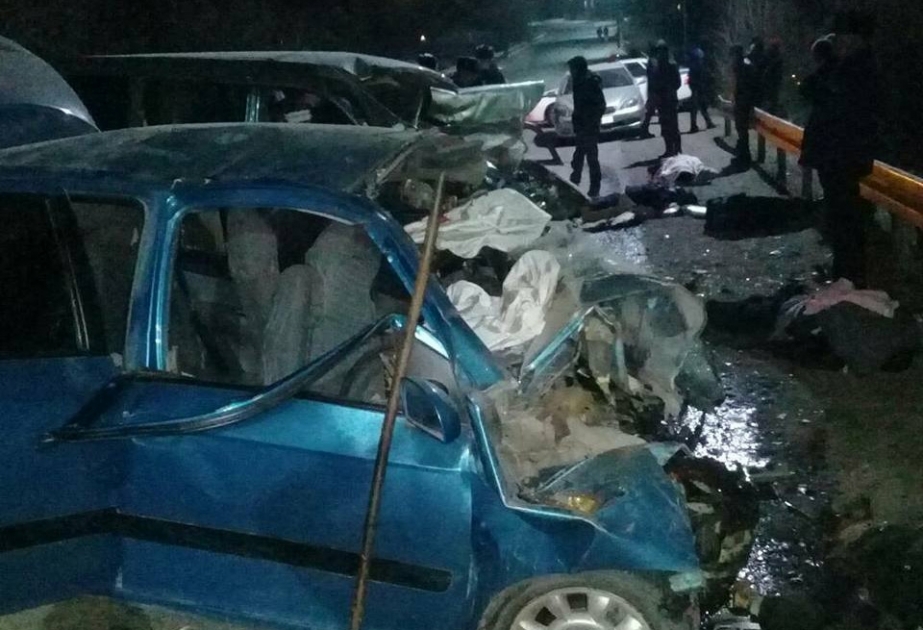 Qırğızıstanda yol qəzası: yeddi nəfər ölüb, üç nəfər yaralanıb
