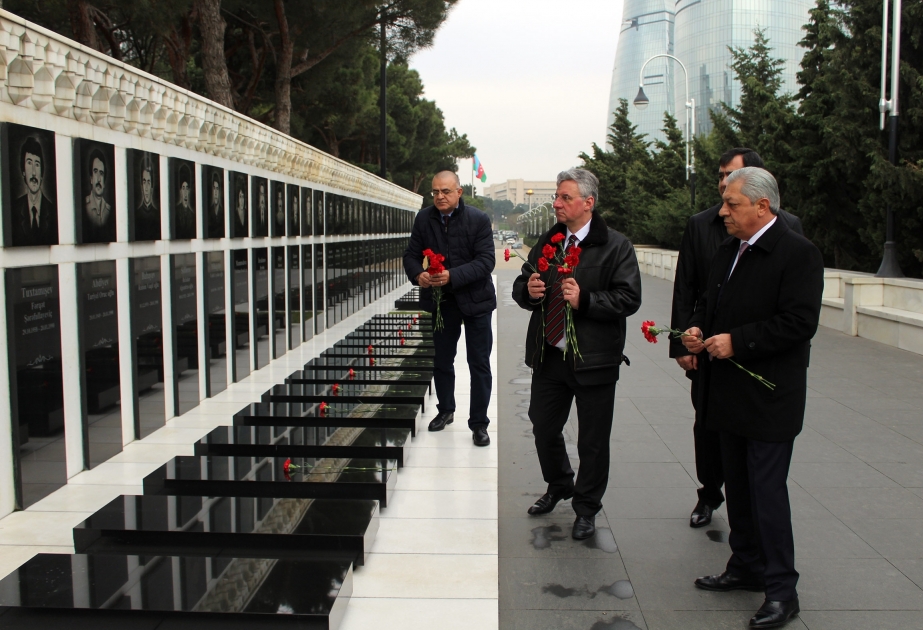 Le président de l’Alliance des conservateurs et des réformistes européens visite l’Allée des Martyrs