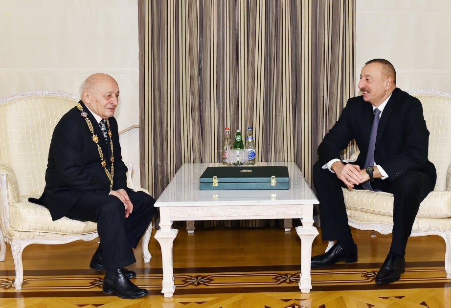 Prezident İlham Əliyev Xalq Rəssamı Ömər Eldarova “Heydər Əliyev” ordeni təqdim edib YENİLƏNİB VİDEO