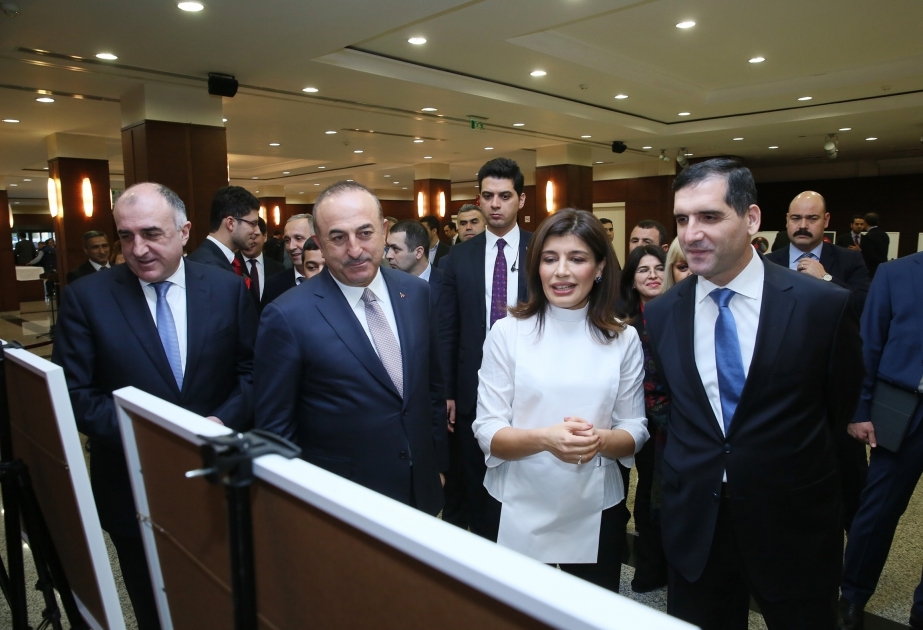 Turkish artist presents his works in Baku