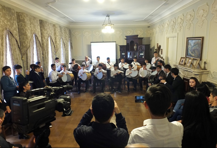 Xırdalan məktəbliləri Tbilisidə konsert proqramı ilə çıxış ediblər