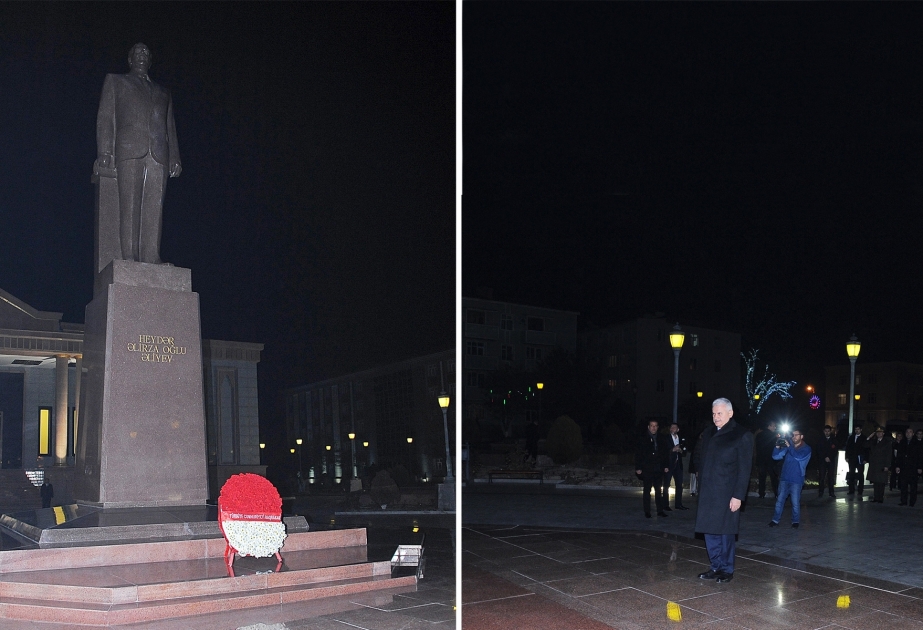 Nachitschewan: Türkischer Premierminister besucht Denkmal von Nationalleader Heydar Aiyev