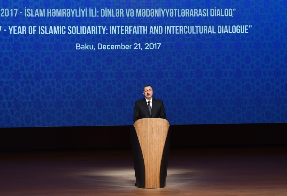 Bakıda “2017-İslam Həmrəyliyi İli: Dinlər və mədəniyyətlərarası dialoq” mövzusunda beynəlxalq konfrans keçirilib  Azərbaycan Prezidenti İlham Əliyev konfransın açılışında iştirak edib YENİLƏNİB 3 VİDEO