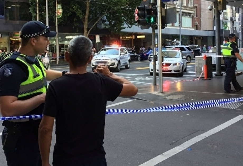 Melbourne: Ein Mann fährt mit Auto in eine Gruppe von Fußgängern