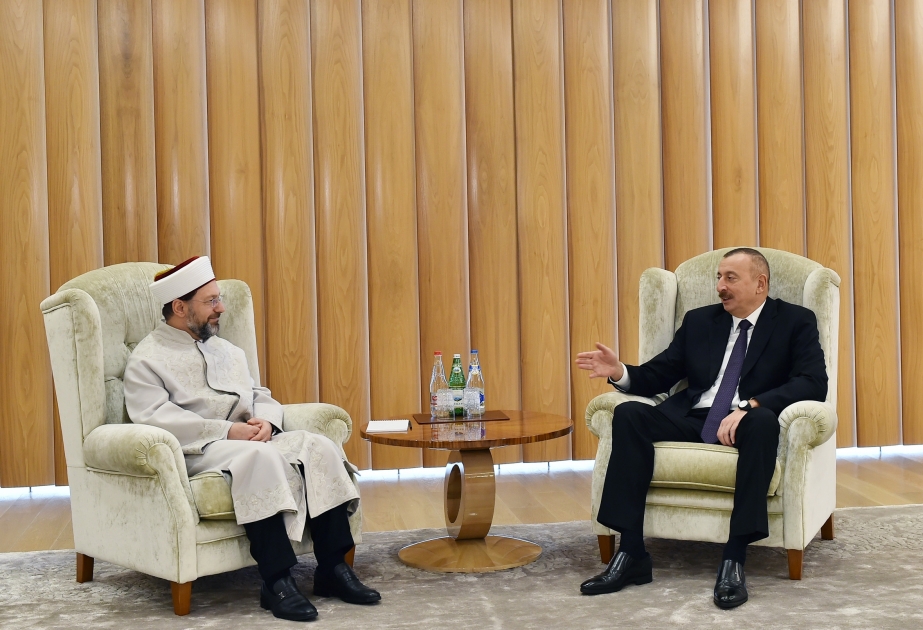 الرئيس إلهام علييف يلتقي رئيس الشؤون الدينية التركي