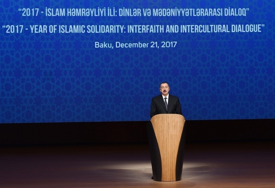 الرئيس الأذربيجاني: نسعى وعلينا السعي إلى إحلال الوحدة والتضامن في العالم الإسلامي قاطبة
