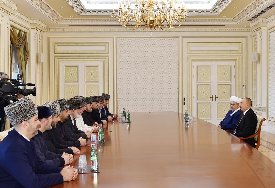 Le président Ilham Aliyev reçoit un groupe de personnalités religieuses musulmanes des républiques russes du Caucase du Nord VIDEO