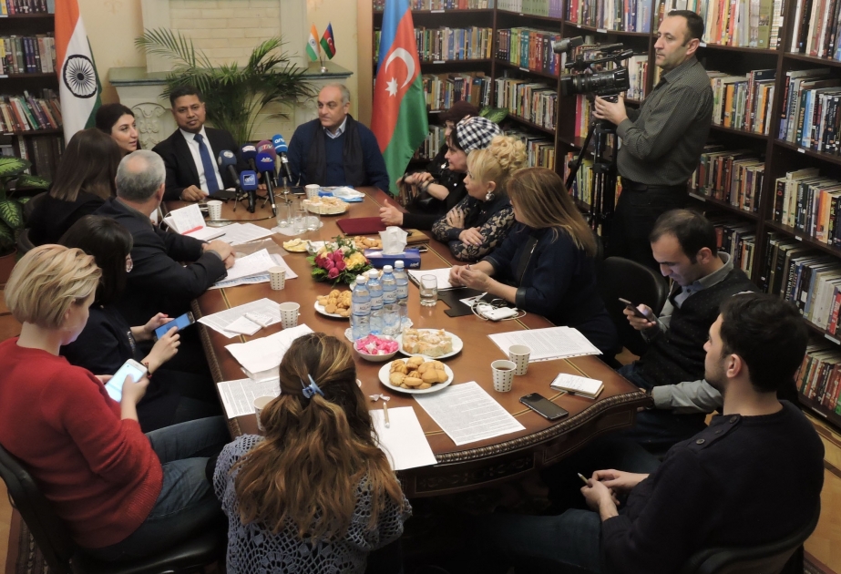 Hindistan səfirliyində “Çölçü” filminin rejissoru ilə görüş