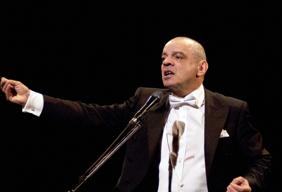 Konstantin Raykin Rus Dram Teatrının səhnəsində çıxış edib