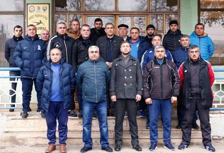Yunis Hüseynov məşqçilərlə görüşüb