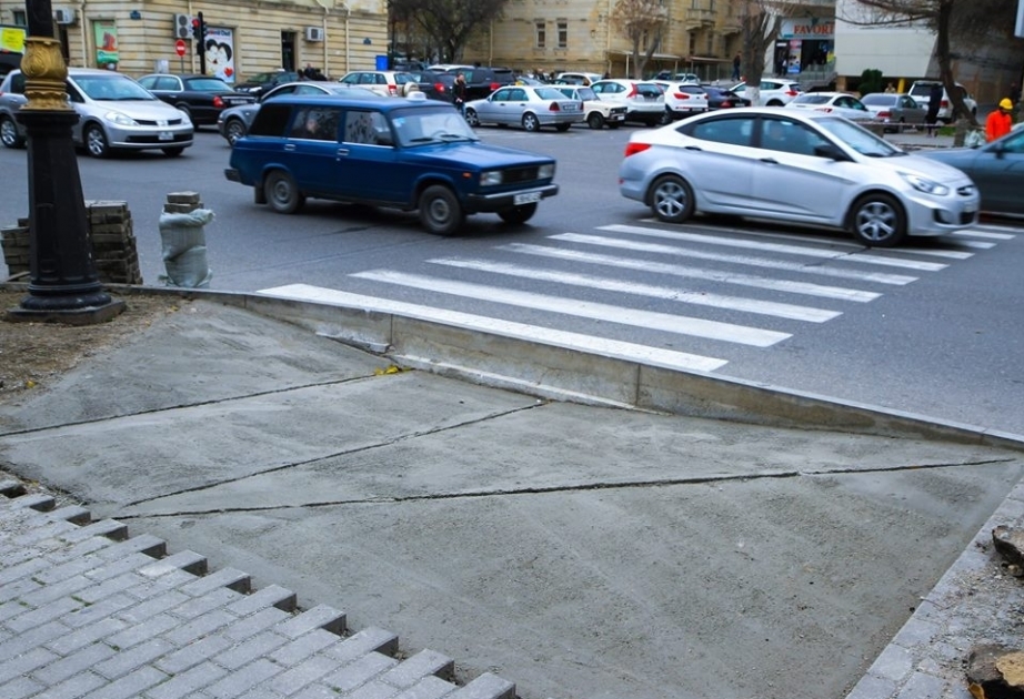 In 5 Bezirken von Baku werden insgesamt 421 Auffahrtsrampen gebaut