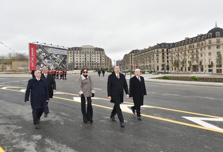 Staatspräsident Ilham Aliyev besucht "Baku White City" VIDEO