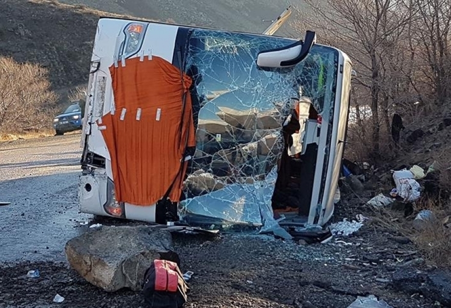 إصابة 29 أذربيجانيا جراء تحطم حافلة ركاب في تركيا