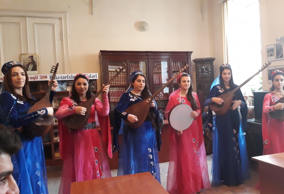 Kitabxanada Azərbaycan Aşıqlar Birliyinin sədri ilə görüş təşkil olunub