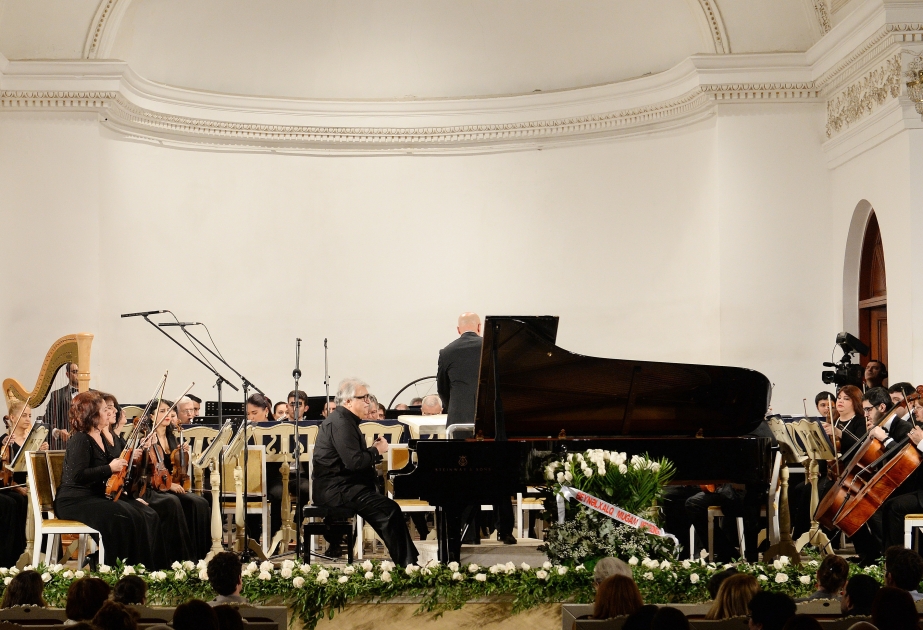Fərhad Bədəlbəylinin 70 illik yubileyi geniş konsert proqramı ilə qeyd olunub
