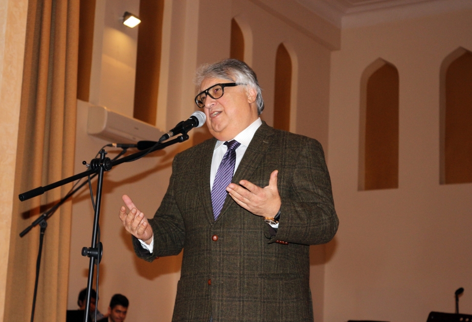 Yetmiş yaşını tələbələri ilə qeyd edən sənətkar