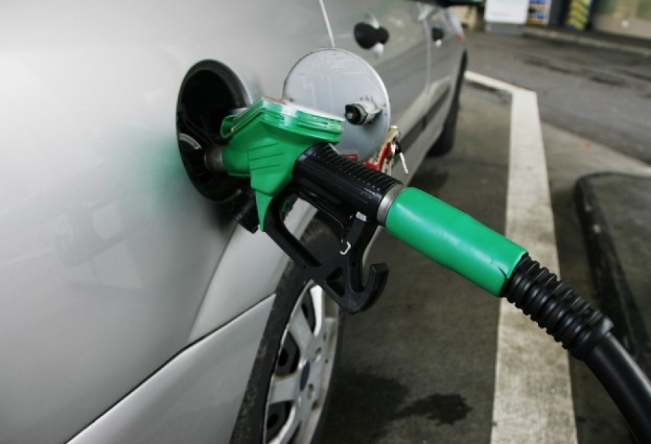 Paytaxtda avtomobil benzini istehsalı artıb