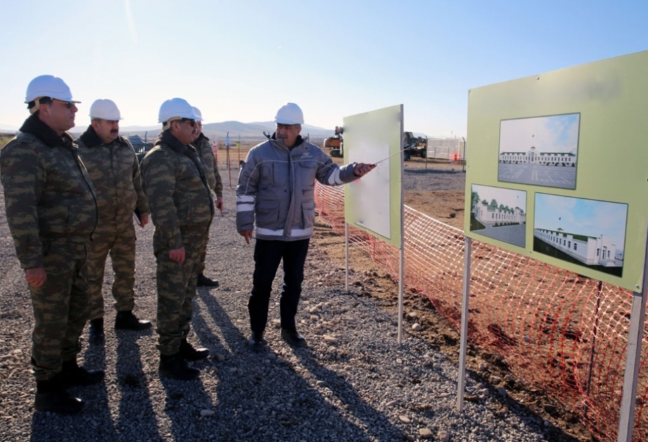 Министр обороны осмотрел ряд строящихся военных объектов в прифронтовой зоне