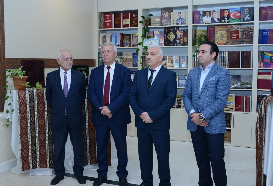 Dədə Qorqud Milli Fondu “Şərq-Qərb” nəşriyyatını mükafatlandırıb