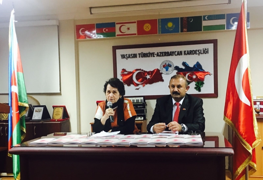 İstanbulda azərbaycanlı şairə ilə görüş