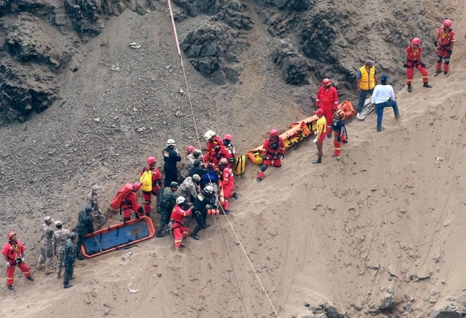 La chute d'un autocar d'une falaise a fait au moins 48 morts au Pérou