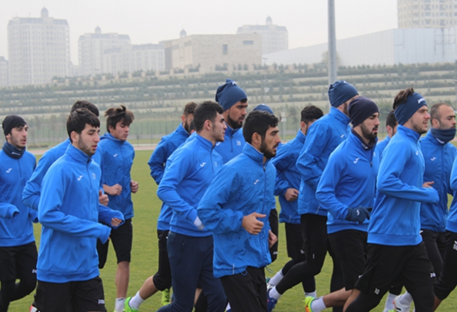 “Zirə”nin baş məşqçisi futbolçularla görüşüb