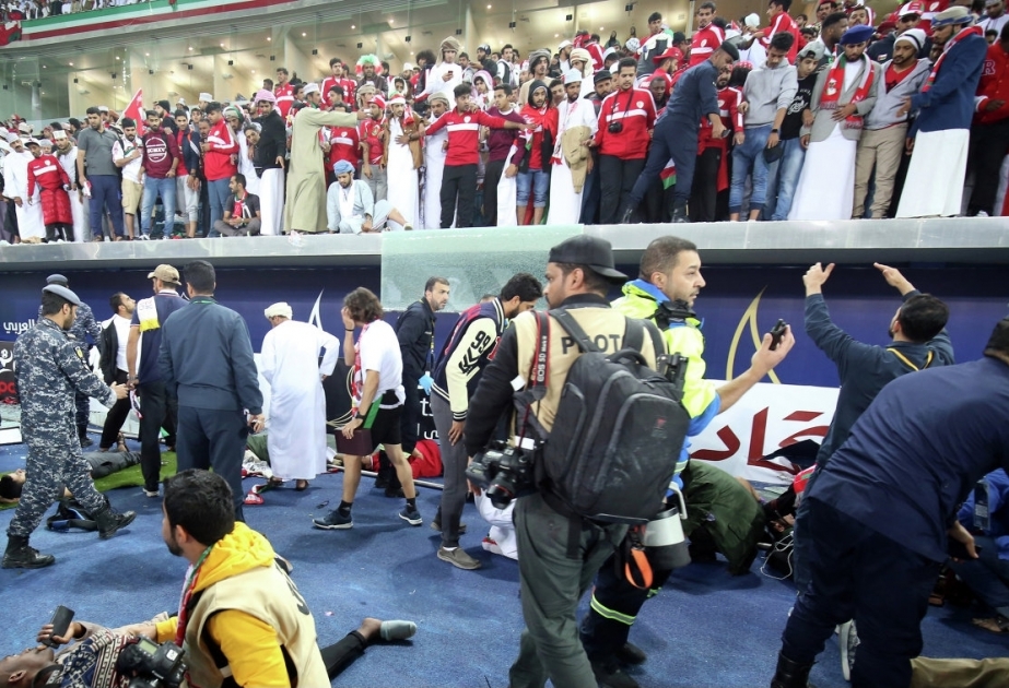 Küveytdə futbol matçında çəpərin uçması nəticəsində 12 nəfər xəsarət alıb