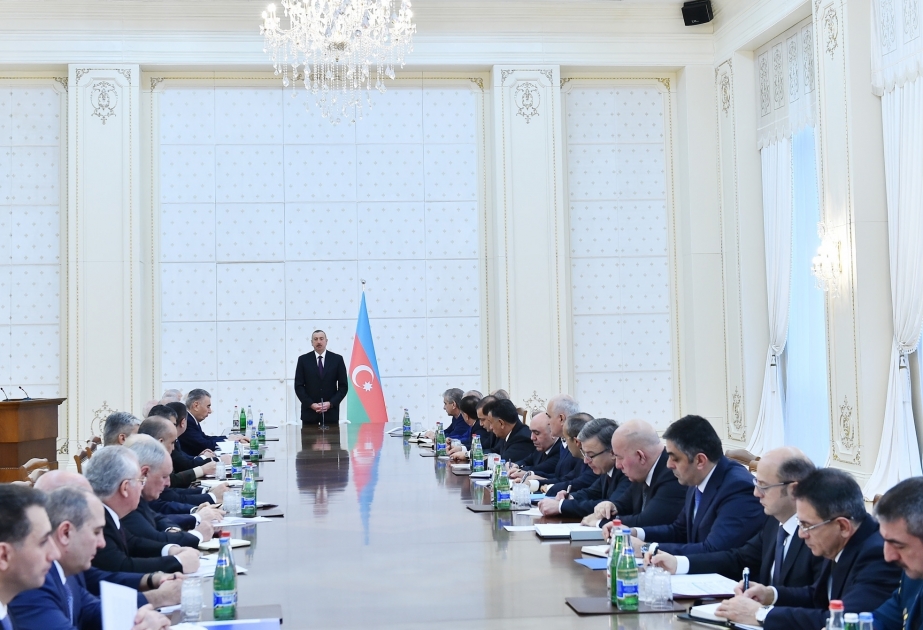 Под председательством Президента Ильхама Алиева состоялось заседание Кабинета Министров, посвященное итогам социально-экономического развития в 2017 году и предстоящим задачам ВИДЕО