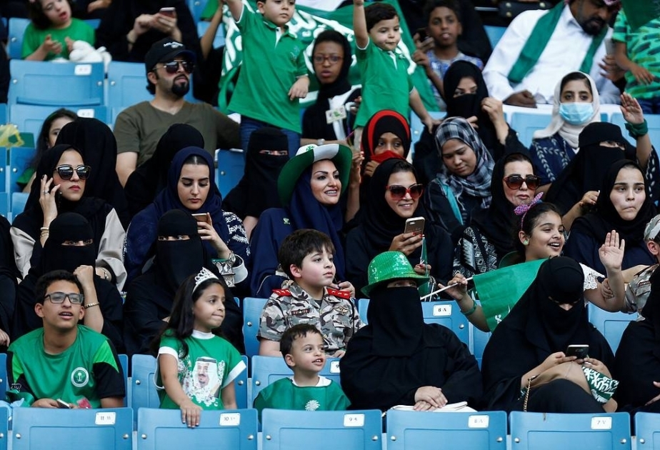 В Саудовской Аравии женщины впервые в истории посетили футбольный матч на стадионе ВИДЕО