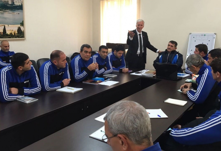 Futbol məşqçilərinin növbəti seminarına yekun vurulub