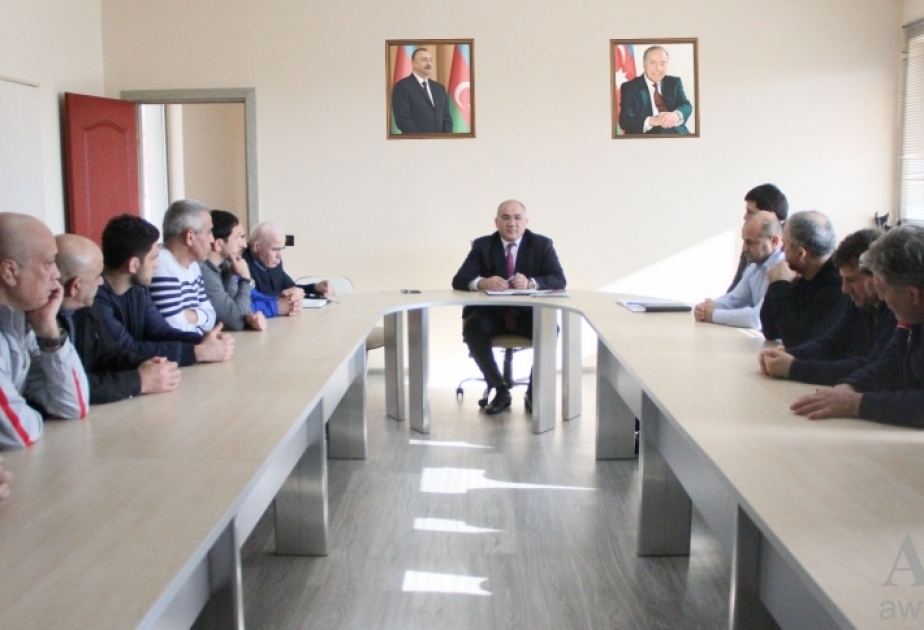 Azərbaycan Güləş Federasiyasında yığma komandaların məşqçi heyəti ilə görüş olub