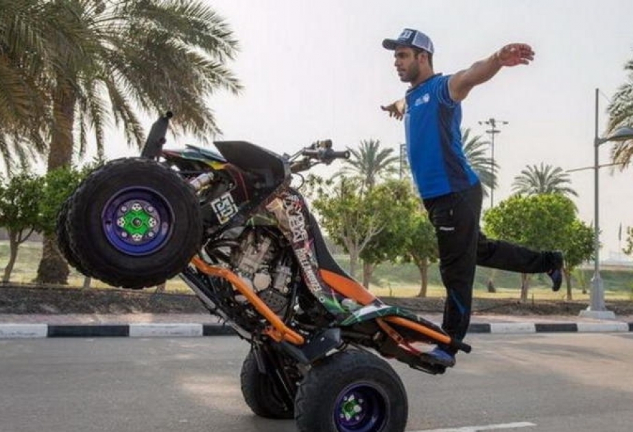 Дубайский полицейский поставил мировой рекорд по езде на задних колесах квадроцикла