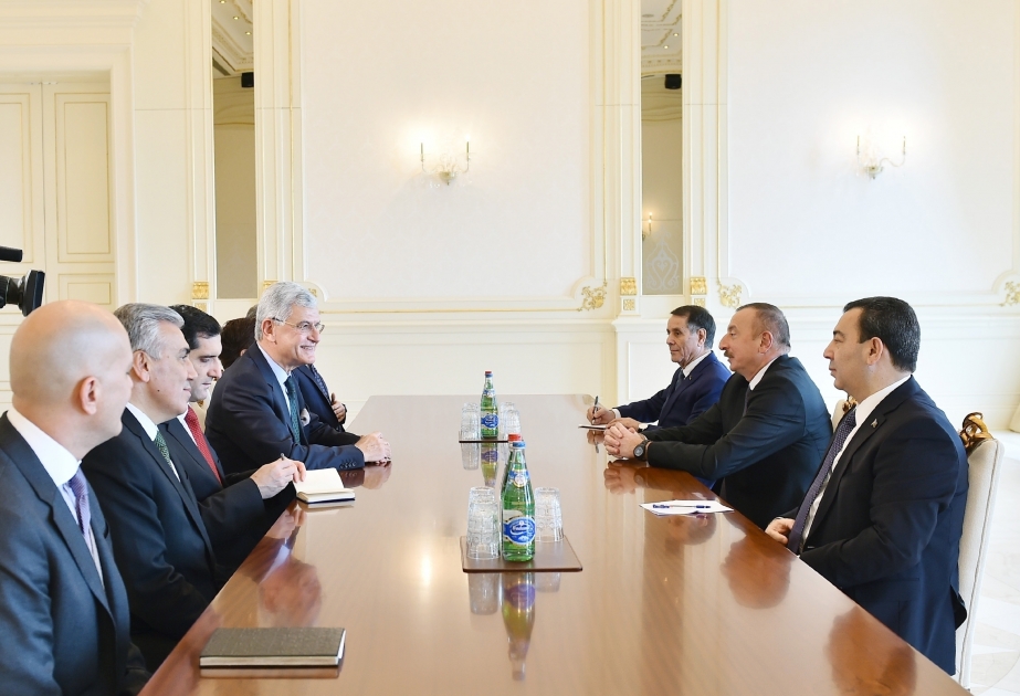Aserbaidschans Präsident Ilham Aliyev empfängt türkische Delegation VIDEO