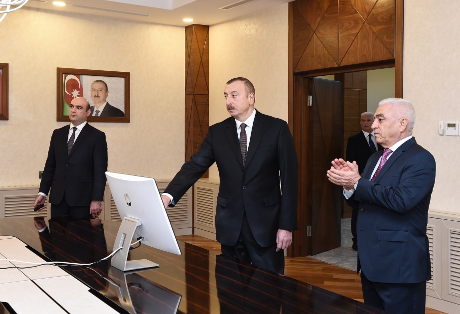 Staatspräsident Ilham Aliyev weiht Verwaltungsgebäude von Verteilungsnetz Baku und neue Umspannwerke ein VIDEO