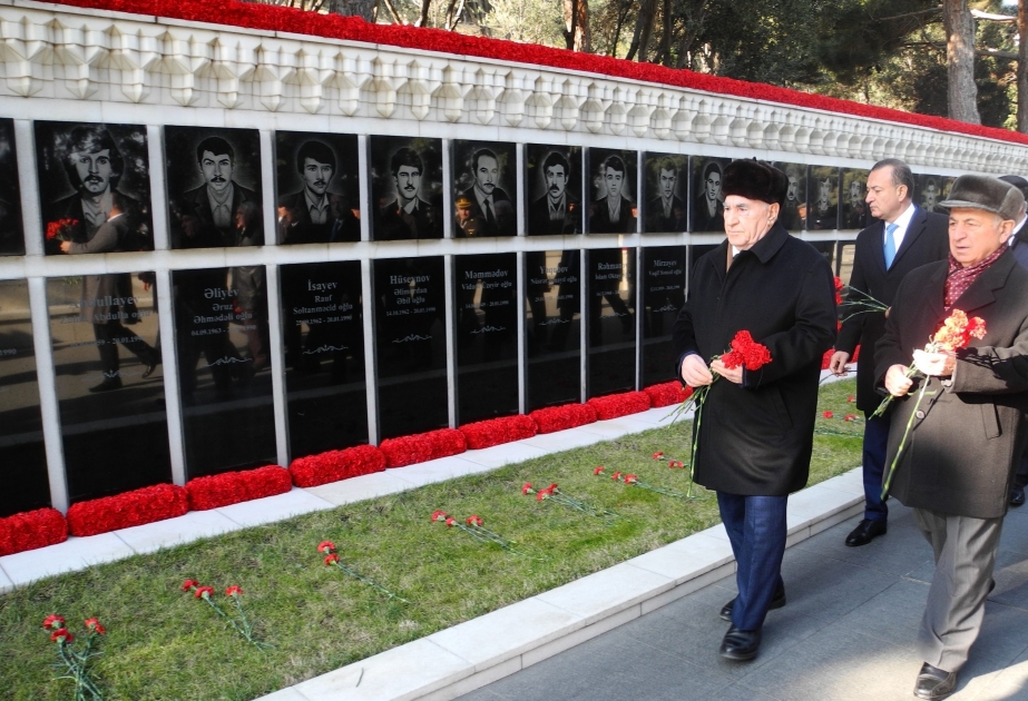 Azərbaycan Ağsaqqallar Şurasının üzvləri Şəhidlər xiyabanını ziyarət ediblər