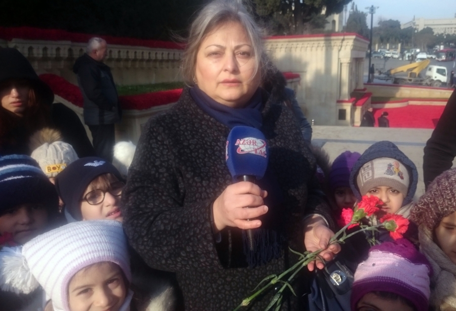 Şagirdlərimi Şəhidlər xiyabanına gətirməyi və 20 Yanvar barədə məlumatlandırmağı özümə borc bilirəm