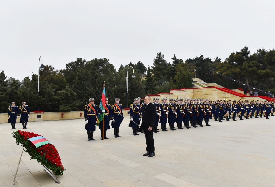 阿塞拜疆总统伊利哈姆·阿利耶夫拜谒1月20日烈士墓