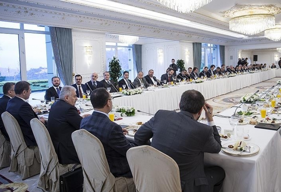 Türkiyənin Baş naziri media nümayəndələrini bir araya toplayıb