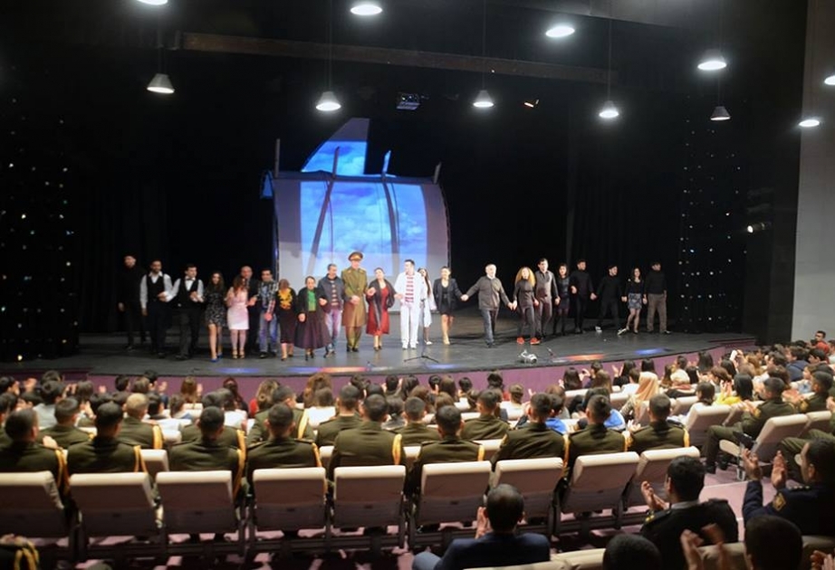 Gənc Tamaşaçılar Teatrında 20 Yanvar şəhidlərinin xatirəsi alınıb